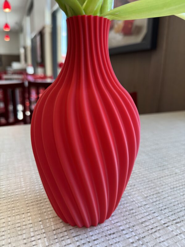 Red PLA flower vase - Image 3