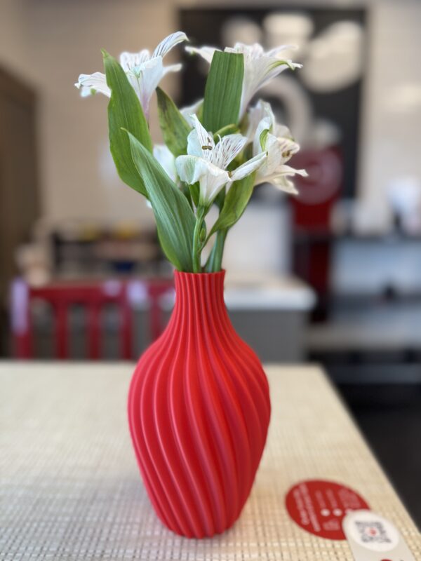 Red PLA flower vase - Image 2